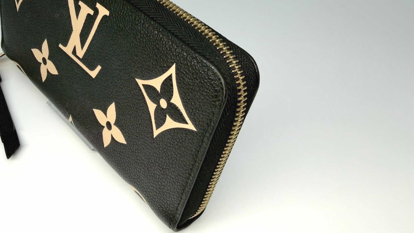 LOUIS VUITTON M80481 ウォレットチャックは大きく開きます