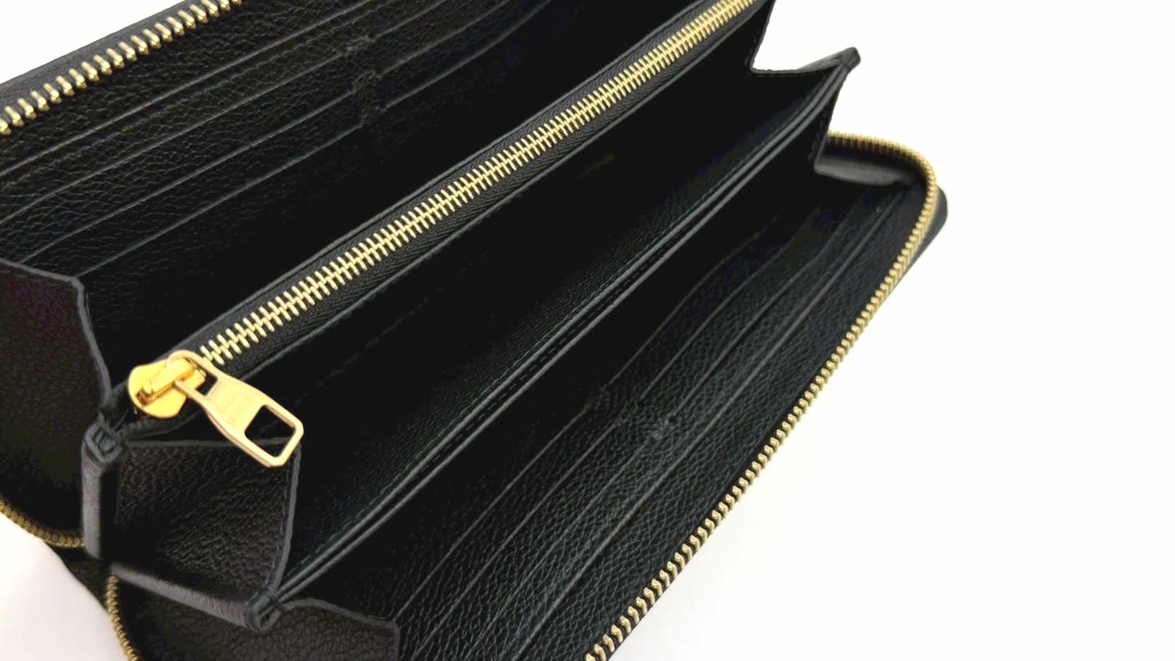 LOUIS VUITTON M80481 ウォレットは収納もたっぷり