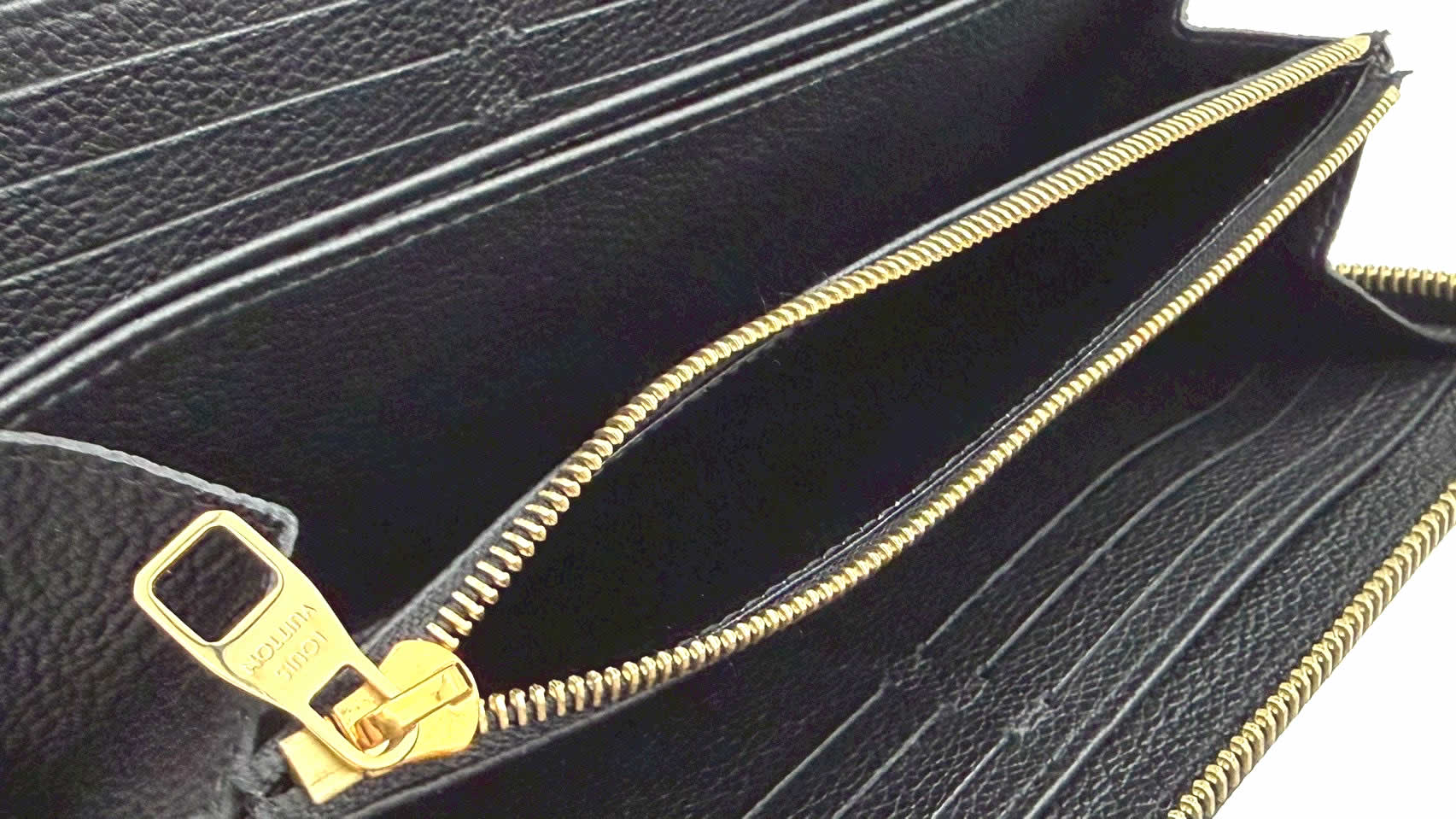 LOUIS VUITTON M80481 ウォレットは真ん中に更にチャックあり