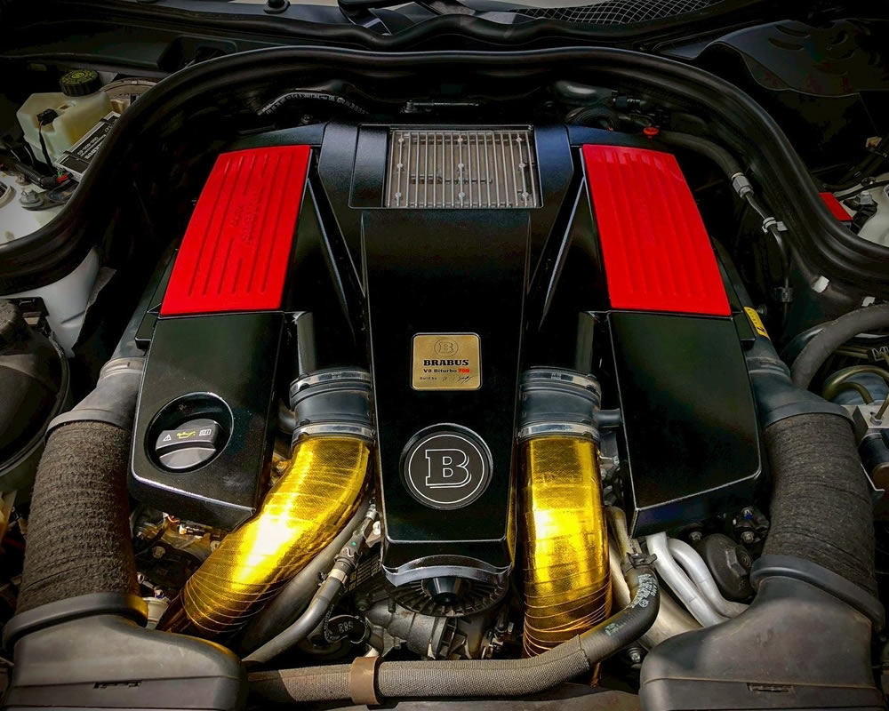 BRABUS ボンネット内部